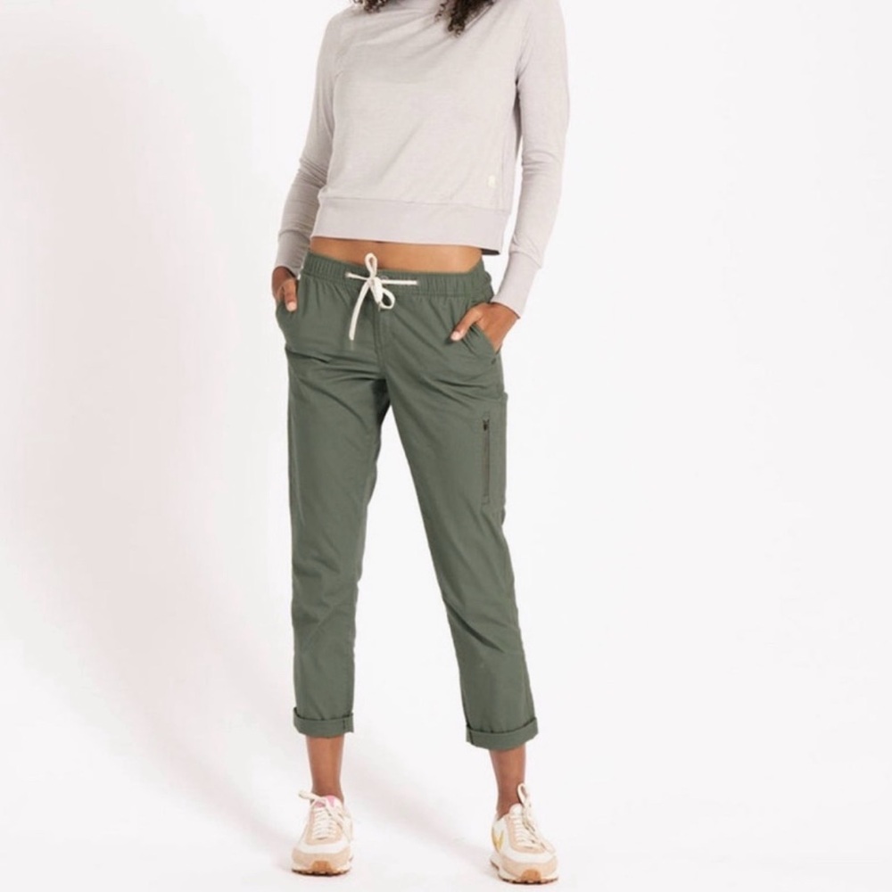 Vuori Women's Sage Green Ripstop pants